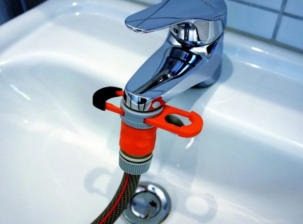 Подключить обычному смесителю. Подключить обычному смесителю. Lemark plus strike lm1116c. Крепление крана к раковине. Смеситель lemark plus strike lm1116c для раковины с гигиеническим душем.