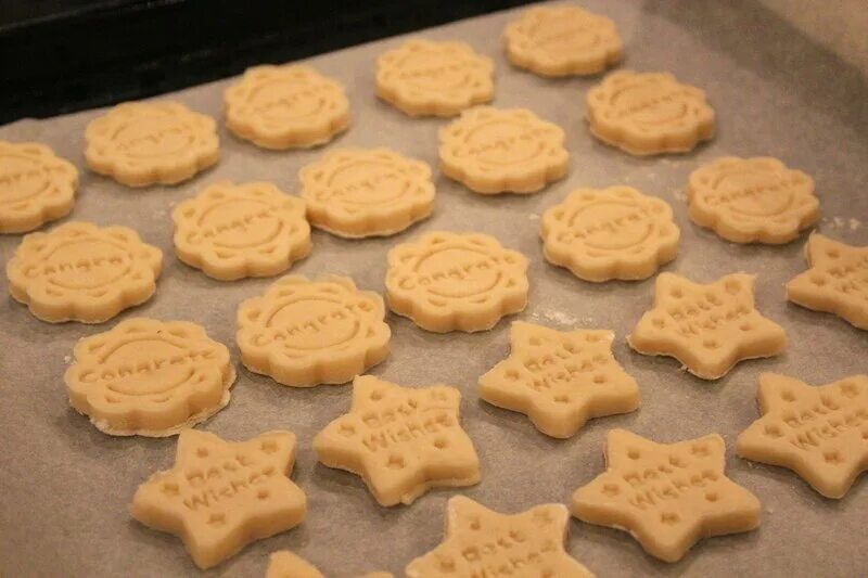 печенье в духовке. печенье из соленого теста. печенье на противне в духовке. печенье детям в духовке. печенье «песочное».