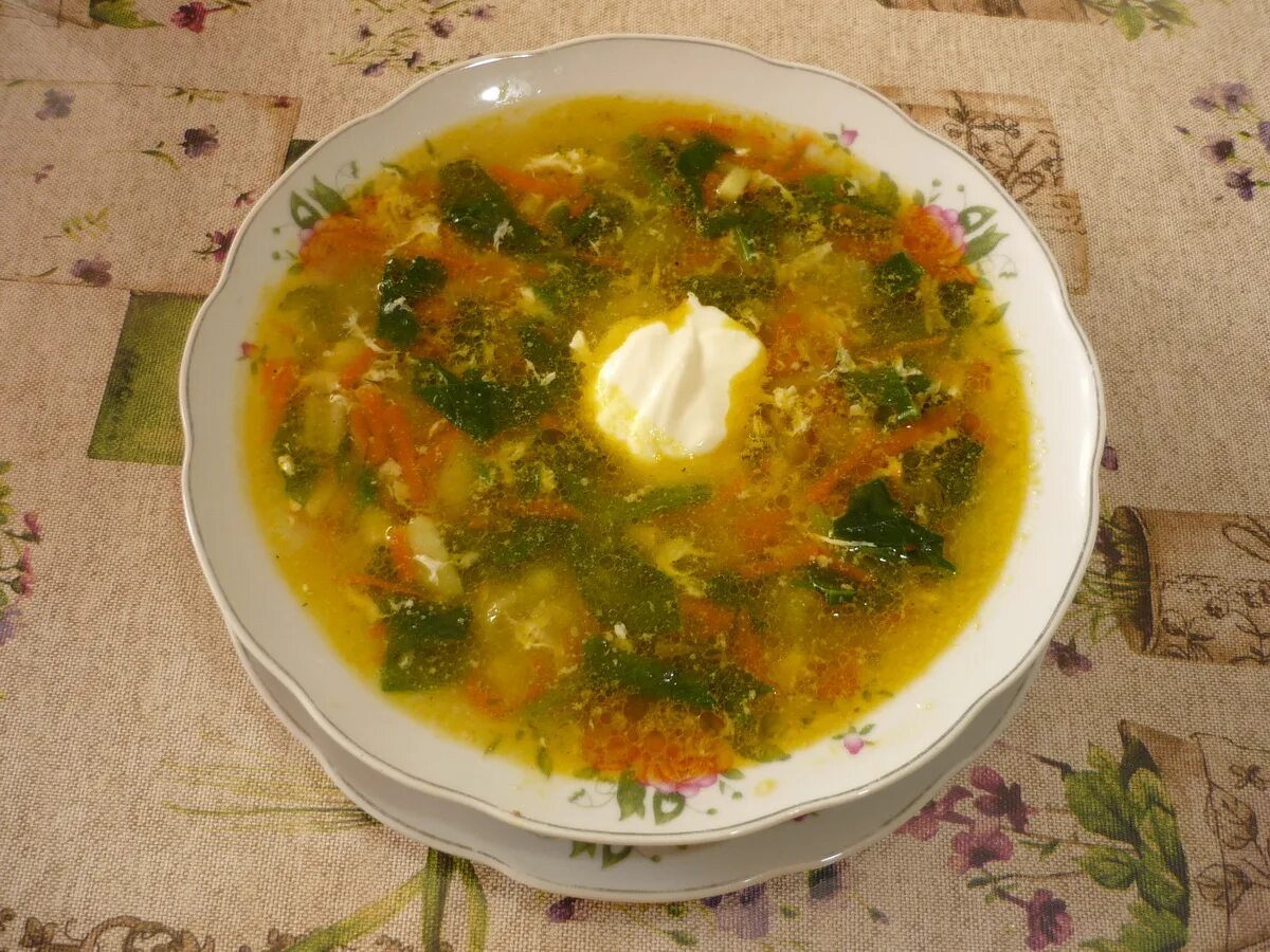 Суп со шпинатом на курином бульоне рецепт. Шпинатный суп с яйцом. куриный суп со шпинатом.