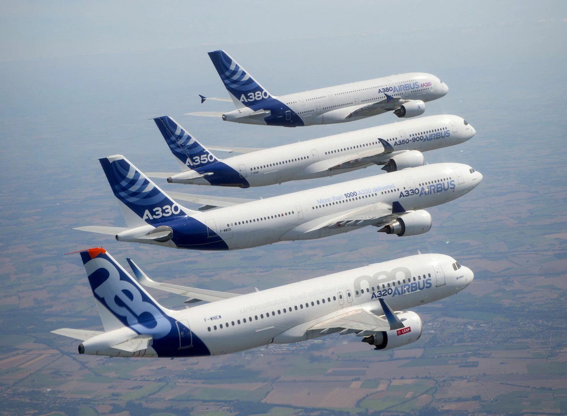 Двухпалубный airbus a380. Пассажирский аэробус. Airbus a380 вместимость. Аэрбас 380-880. Боинг 777 двухпалубный.