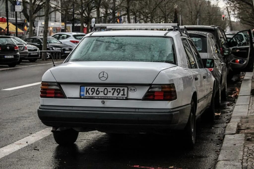 Югославские номера автомобильные. Автомобильные номера Югославии. Французские номерные знаки. Таджикские номера машин. Нужен номер франции