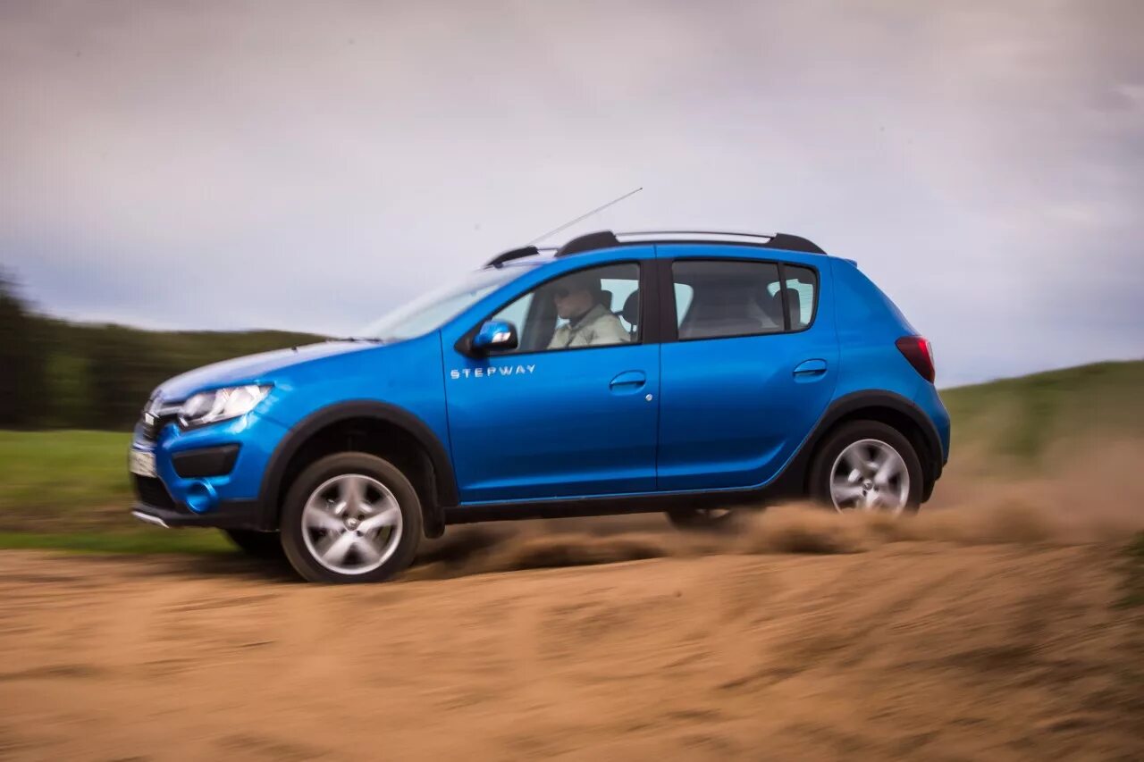 Автомобиль renault stepway. Рено Сандеро степвей. Рено сантерест степ Вей. Рено Дастер степвей. Рено Сандеро степвей голубой.