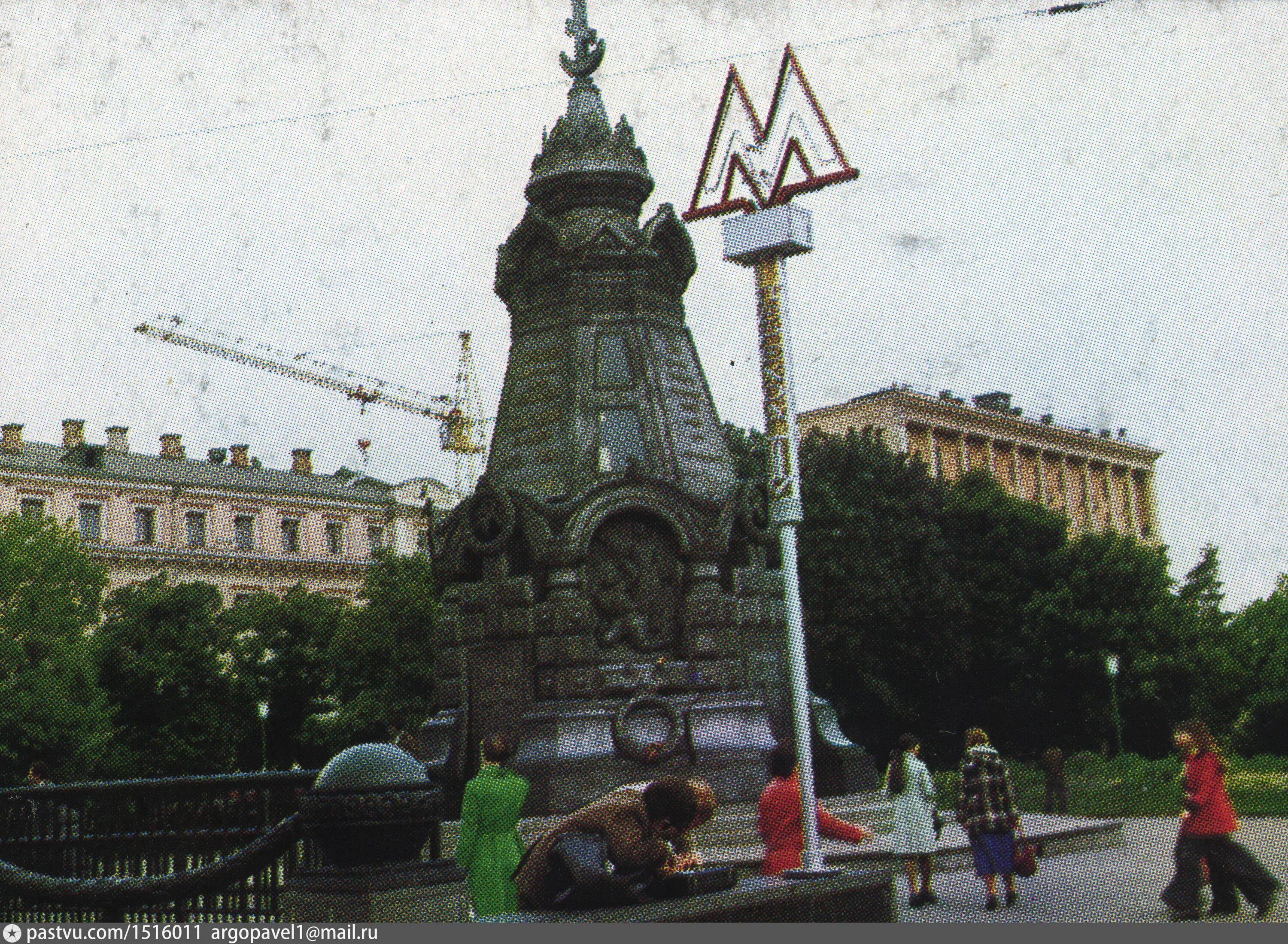 Площадь ногина как называется. Памятник героям плевны в москве. памятник героям плевны на китай городе. площадь ногина станция метро. памятник в метро площадь ногина.
