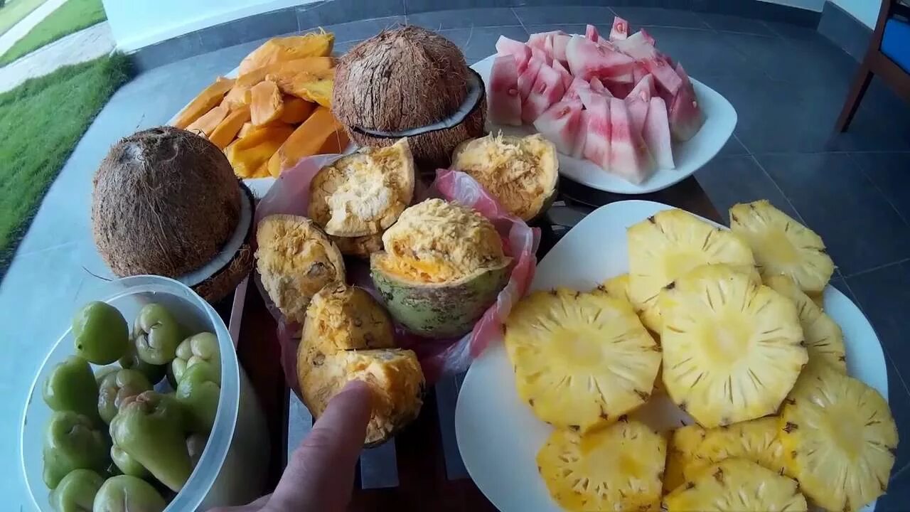 Еда шри ланка 2024. Шри Ланка кухня Национальная. Шри Ланка уличная еда. Шри Ланка национальные блюда. Экзотические фрукты Шри Ланки.