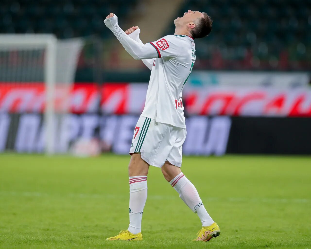 Дзюба почему не играет сегодня за локомотив. Дзюба локомотив. дзюба 2025. топовые футболисты.