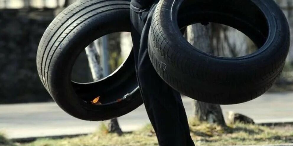 похитил автошины. украл резиновую. украл резиновую. воруют колеса. украл резиновую.