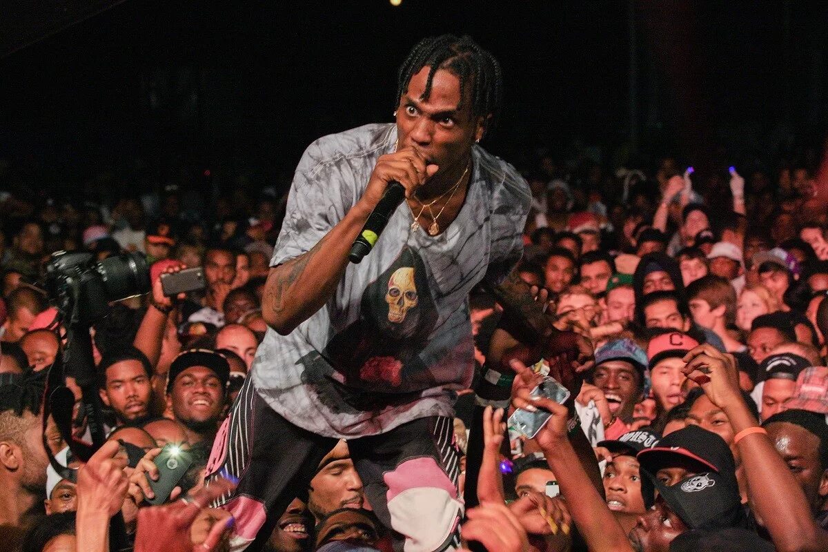 Travis scott i know перевод. Travis scott. концерт трэвиса скотта. трэвис скотт 2. travis scott concert.