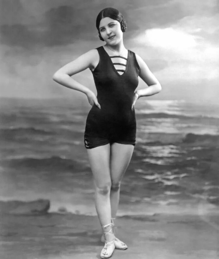 старые купальники. мишелин бернардини в бикини. старомодный купальный костюм. луи реар бикини. мишелин бернардини в бикини.