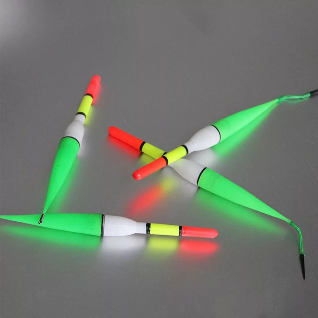 Поплавок тико крупным планом. Поплавки для рыбалки зимние окуневые. Светлячки для ночной рыбалки на фидер. Карась на поплавок ночью. Ночная рыбалка на фидер.