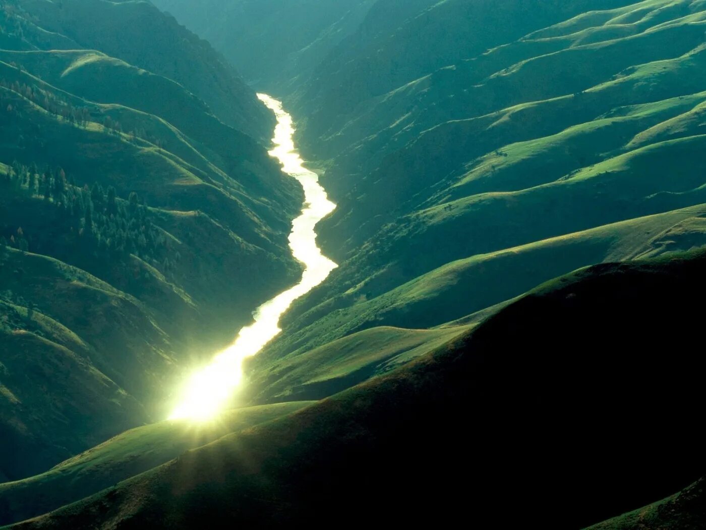 Речные силы. Золотая река. Река жизни. Поток реки. Горный поток.