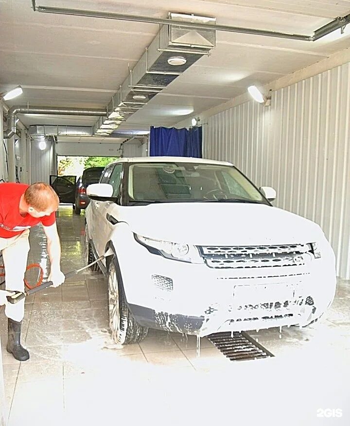 Автомойка у володи слюдянка. Автомойка средняя ахтуба. Доммер логотип. Администратор на мойку. Автомойщики.