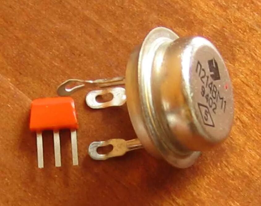 Радиодеталь в м 68 к. Радиодеталь м092нр1. П201 транзистор. П201. П201 цоколевка.