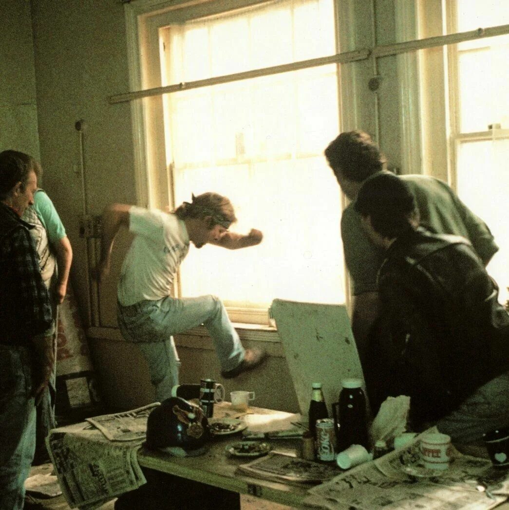 Отброс общества это. Отбросы общества. отбросы общества (1991). отбросы нации. киргизы отбросы общества.