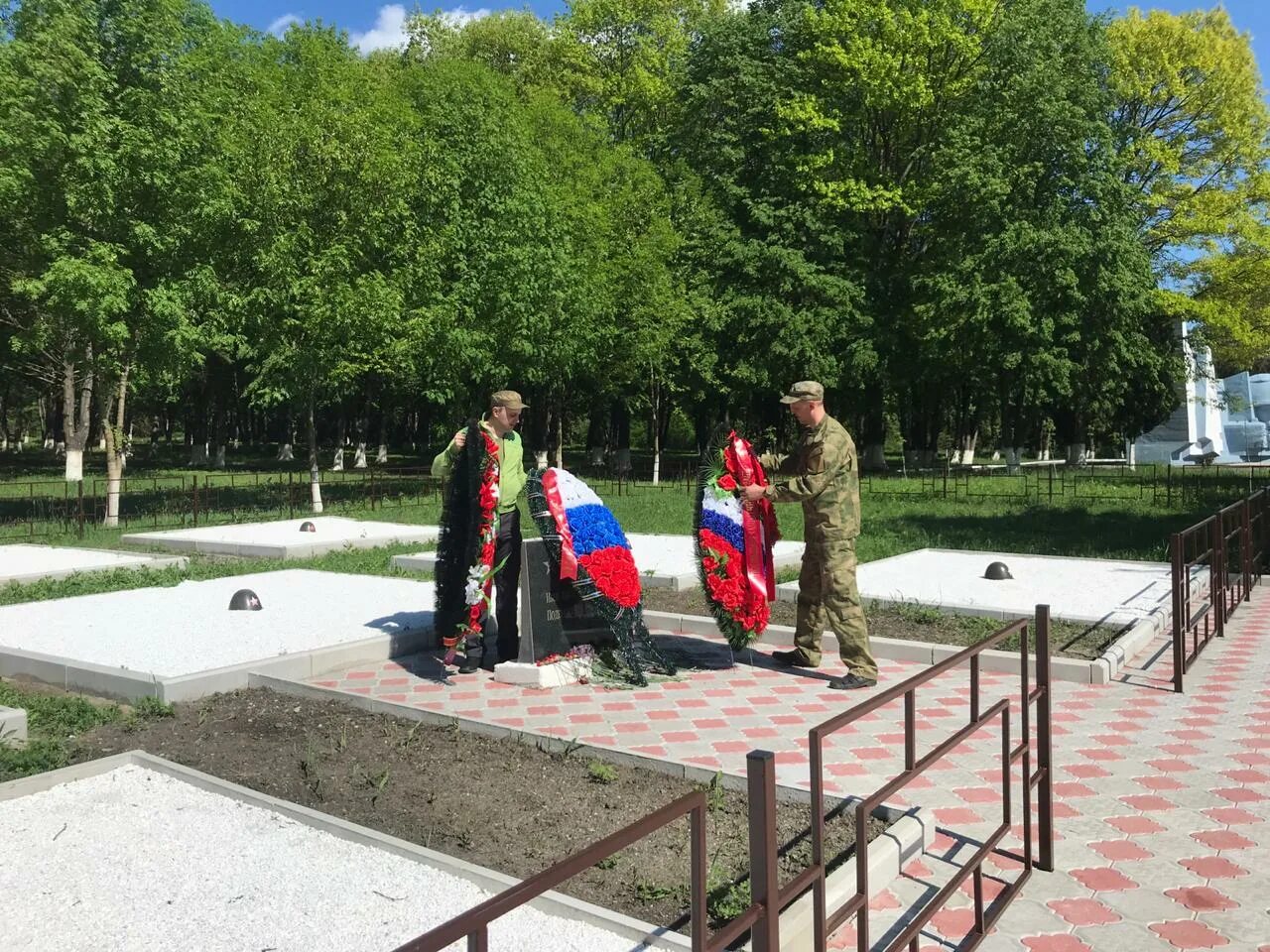 Погода эльхотово по часам. Эльхотово мемориал. Осетия Эльхотово. Эльхотово Эльхотовские. Мечеть Эльхотово.