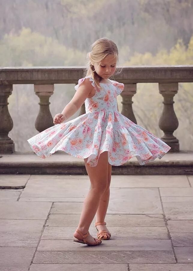Lil dress. Little picsa in dress.