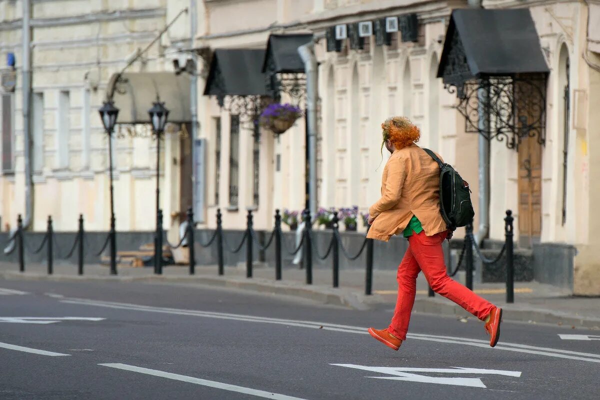 Портрет на фоне города. Однажды на улице в городе. Однажды на улице в городе. Однажды на улице в городе. Однажды в америке фильм 1984.