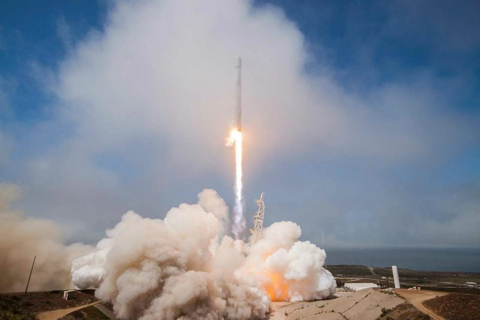 Запуск большой ракеты. Ракета с запуском. Ракета starship. Ракетоноситель falcon 9. Запуск фалькон хеви.