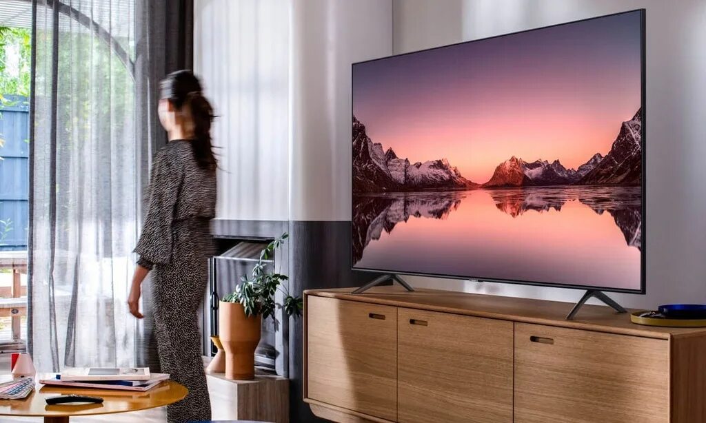 Телевизоры 55 дюймов smart tv. Samsung 50"QLED Smart TV. Телевизор QLED Samsung qe65q8cam 65" (2017).