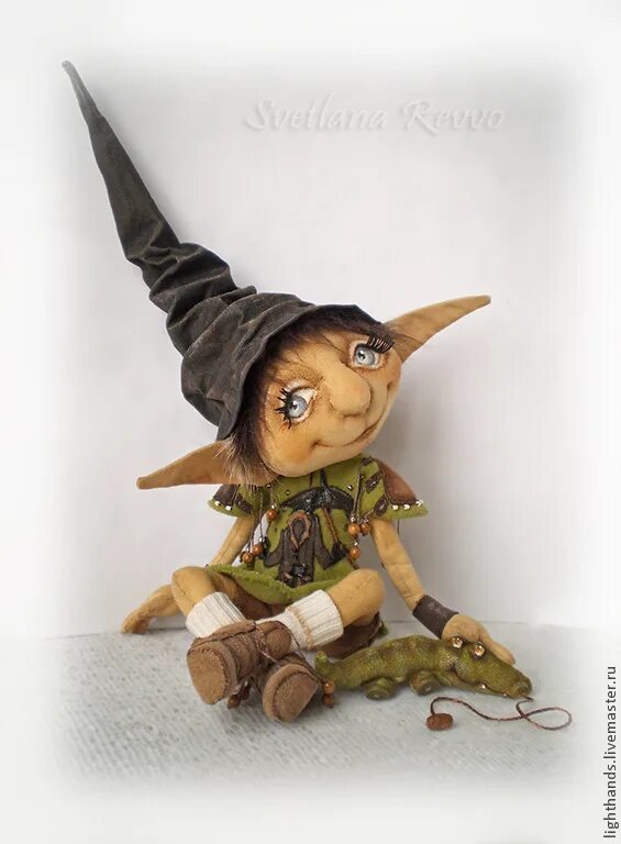 Декор елки с эльфами. Эльф в подарок. Купить куклу танцующего эльфа марионетку. Эльф в подарок. Эльф тряпочный.