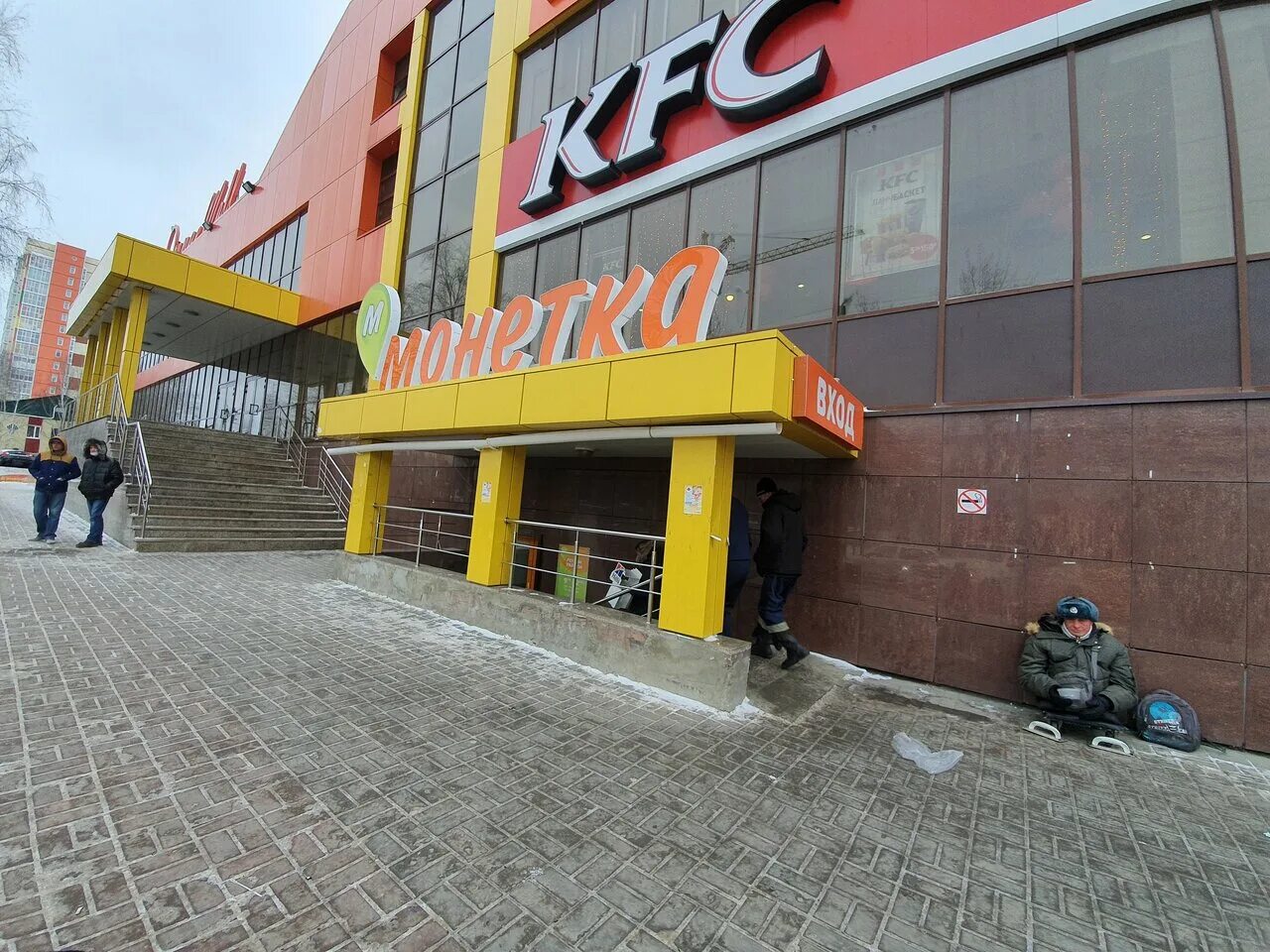 Стадион нефтяник нефтеюганск. Каток нефтеюганск 15 мкр. Каток нефтеюганск 15. Каток нефтеюганск 1 мкр. Каток нефтеюганск 15 мкр.