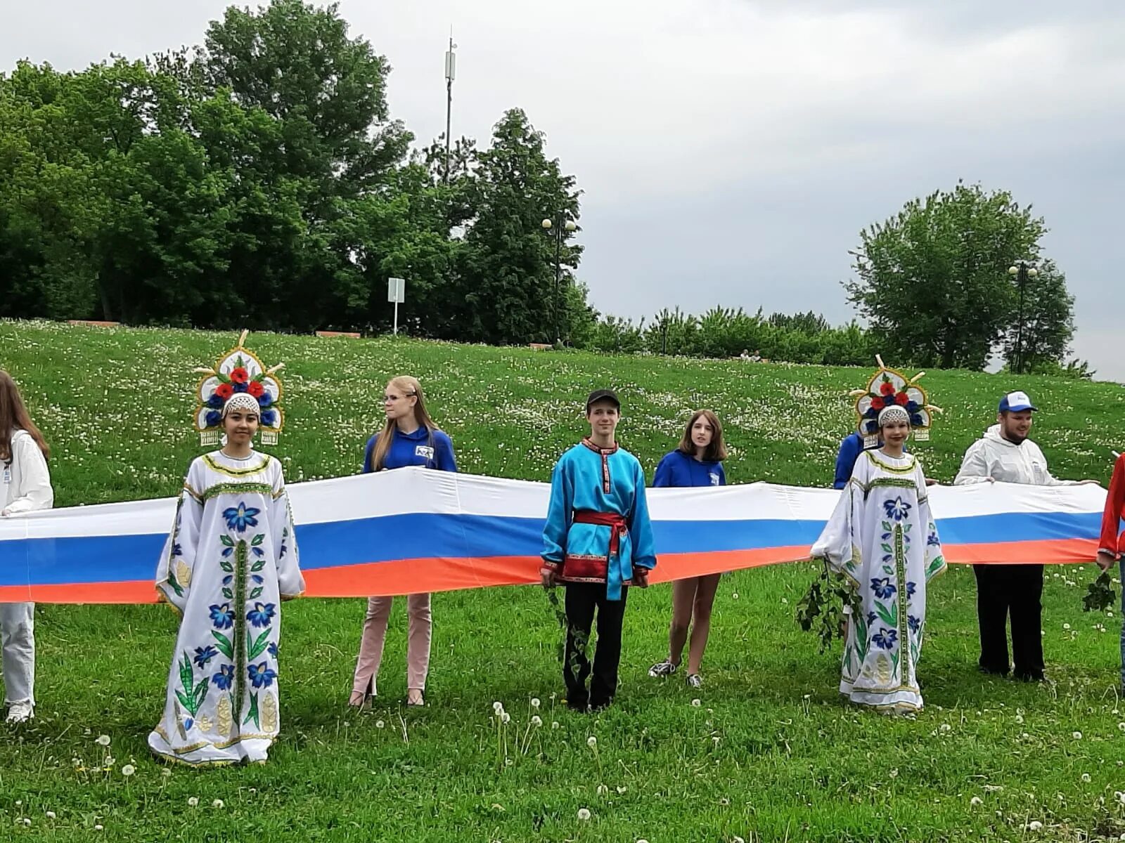 Гражданско патриотические мероприятия в школе. Патриотические мероприятия. Военно-патриотические мероприятия. Патриотическое мероприятие в школе России. С днем России.