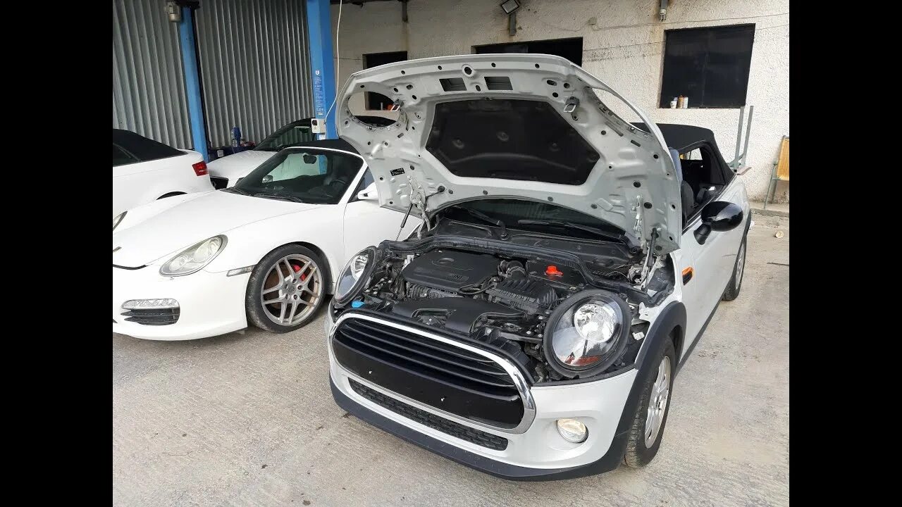 Mini cooper r53 под капотом. Mini cooper s f56. Аккумулятор мини купер кантримен. Mini cooper r50 под капотом. Мини купер с открытым капотом.