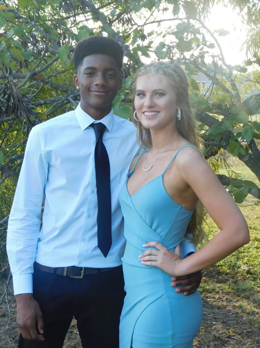 Wife black men. White guy black gf. Wife black men. Вика боня с неграми. Пьер нарцисс шоколадный заяц.