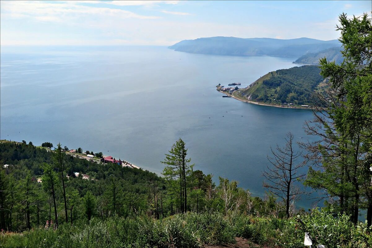 Вытекает из байкала. Исток реки ангары из байкала. Вытекает из байкала. Ангара озеро байкал исток. Исток ангары озеро байкал.