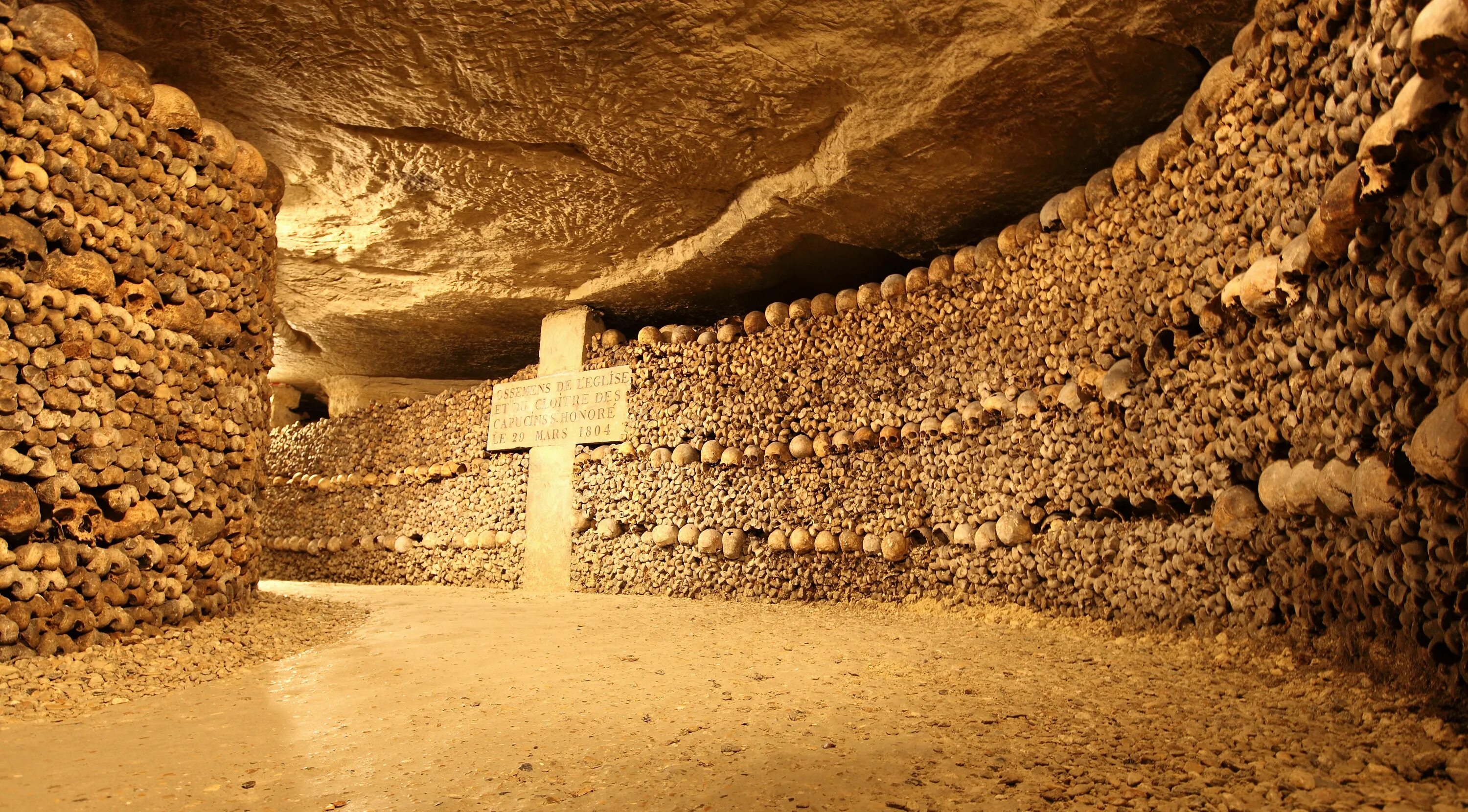 The catacombs of solaris revisited. Оссуарий Париж катакомбы. Катакомбы Парижа (Catacombs of Paris), Франция. Катакомбы под Парижем. Париж Костница катакомбы Парижа.