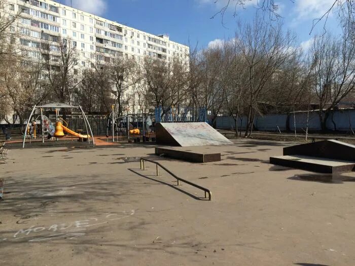 Скейт парк 19 квартал Тольятти. Южный бульвар Тольятти скейт парк. Скейт парк в Подольске. Скейтпарк Долгопрудный. Ул спортивная 20