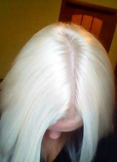 Белые волосы какую краску. Белая краска для волос. Цвет блонд без желтизны. Белая краска для волос без желтизны. Краска для волос белый цвет без желтизны.