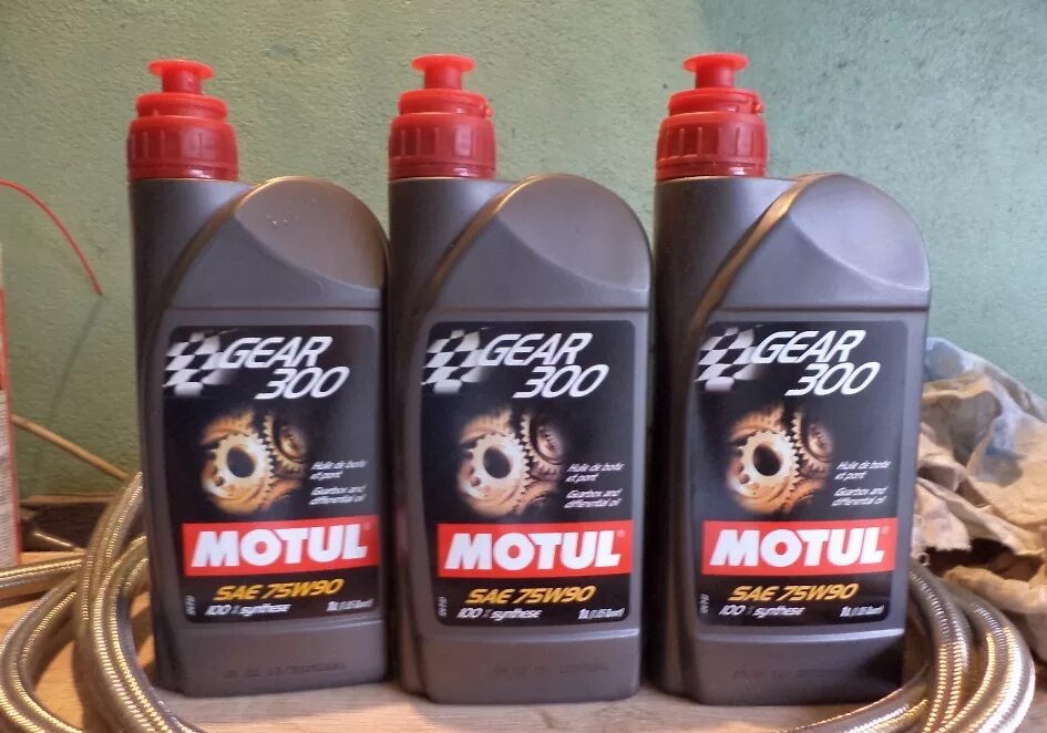 Форд фьюжн 1.4 какое масло. Motul масло для КПП. Масло коробки Ford Fiesta mk5. Форд Транзит масло коробка передач мотюль. Масло в коробку Форд Фьюжн 1.4 механика.