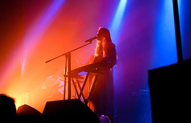 рок концерт. хэтфилд металлика. рок концерт. концерт рок группы. группа green day на сцене.