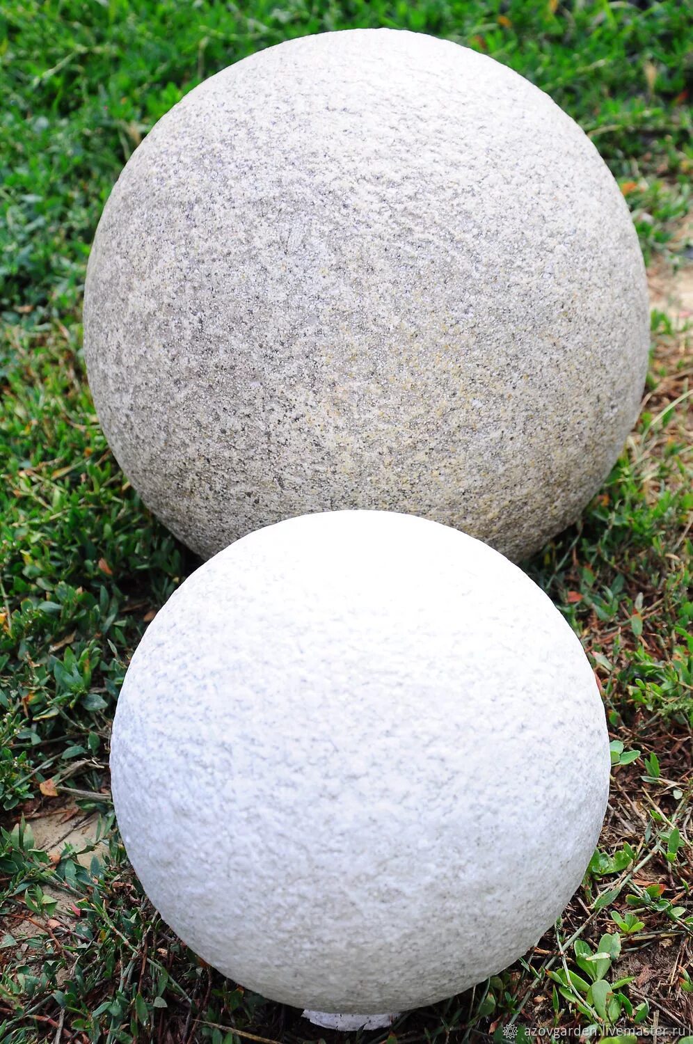 Купить шар для сада. Бетонный шар для сада. Цементные шары для сада. Шары бетонные декоративные. Шар бетонный декоративный.