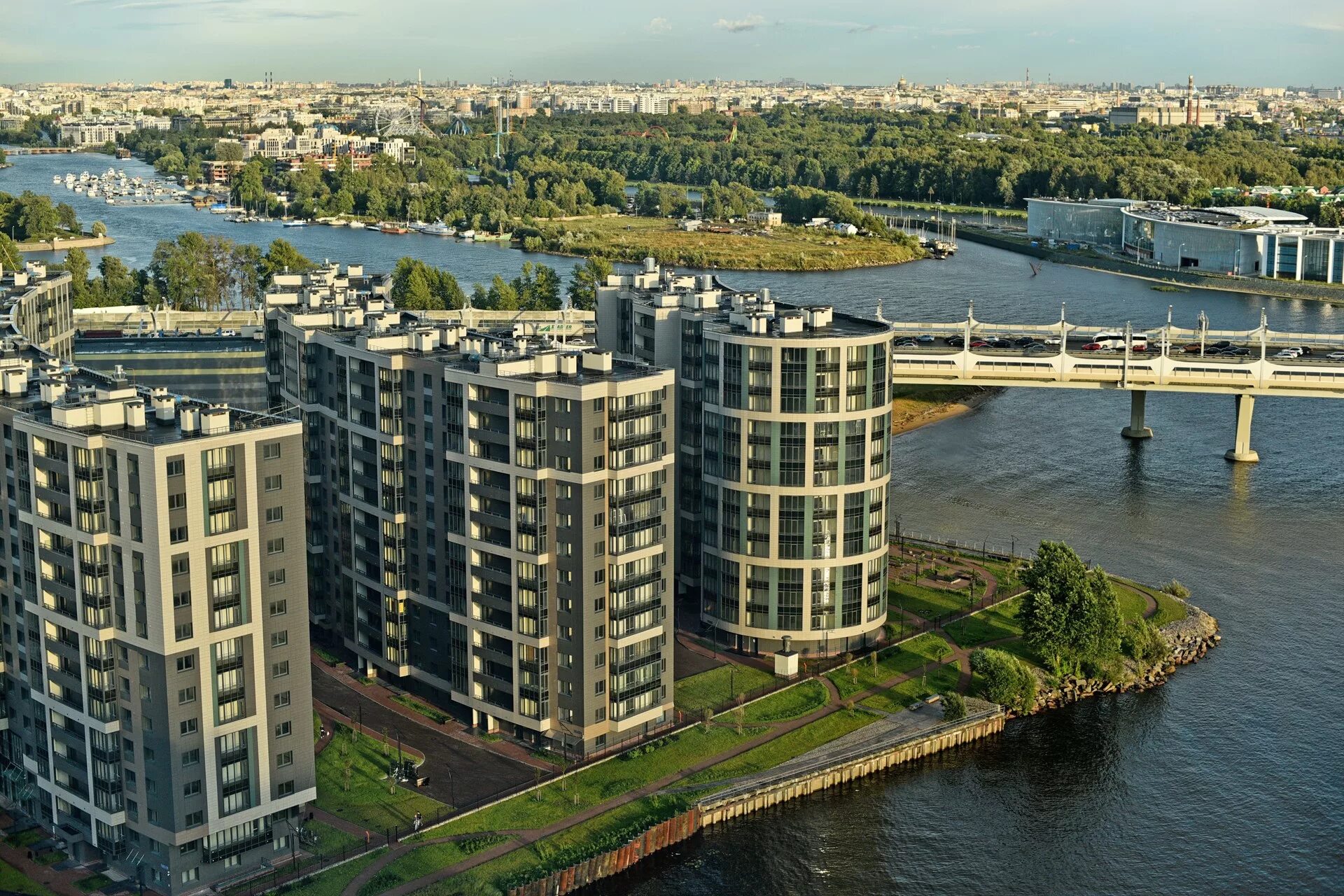 Новые жк в санкт петербурге. Новостройки на Васильевском острове. Застройка Крестовского острова. ЖК Санкт-Петербурга. Жилой комплекс Александрино Санкт-Петербург.