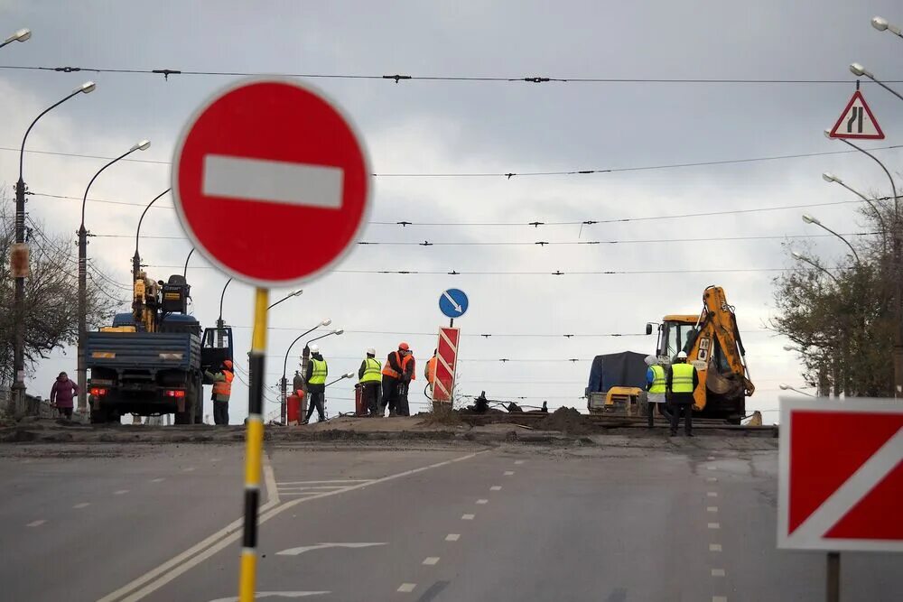 Воронеж перекрыли движение сегодня. Проспект революции перекрытый воронеж. перекрыта блошная. в воронеже перекрыли. почему перекрыли пешестрелецкую в воронеже сегодня.