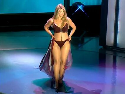 Kirstie Alley in Bikini - Body, Height, Weight, Nationality, Net Worth, and...