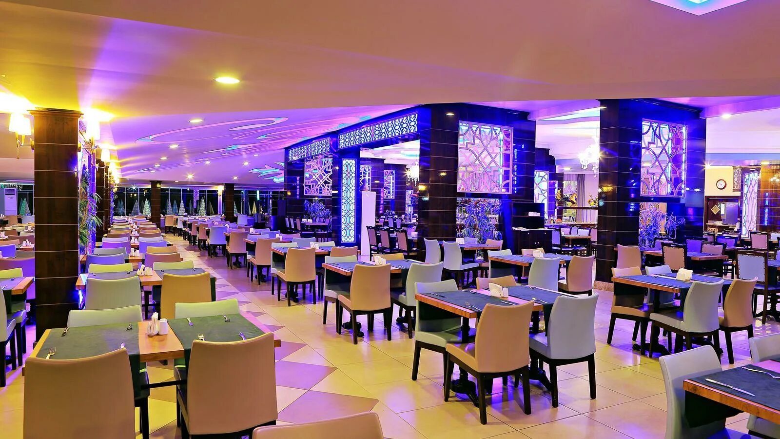 Caretta beach hotel турция аланья. Club Hotel Caretta Beach. Сапфир отель Турция 5 Алания Конаклы. Сапфир отель Турция Конаклы концепция 2024.