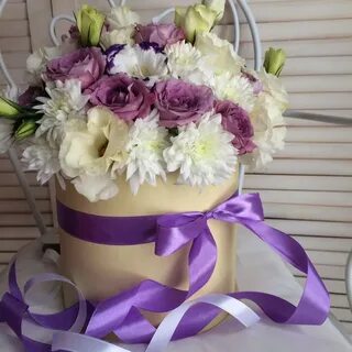 Живые цветы в коробке