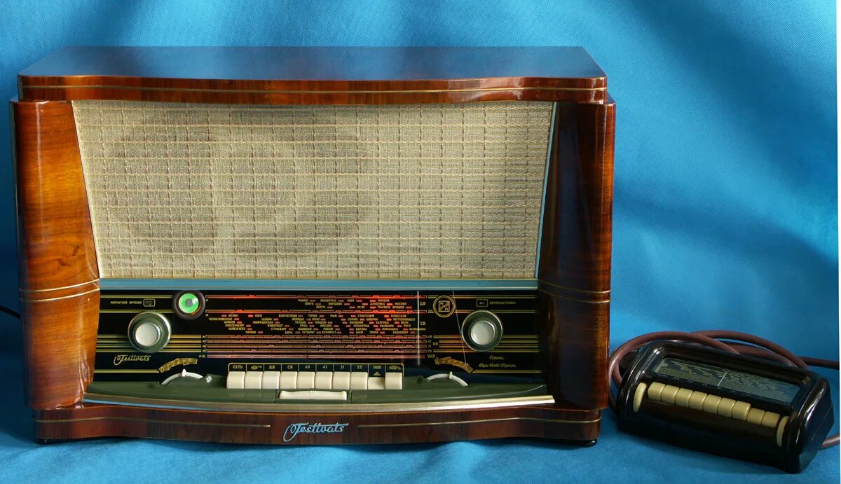 Приемник филипс aq4150. Альпинист 407 радиоприемник. Радиоприемник вэф 201. Радиоприемник гиала 404. Гиала транзисторные.