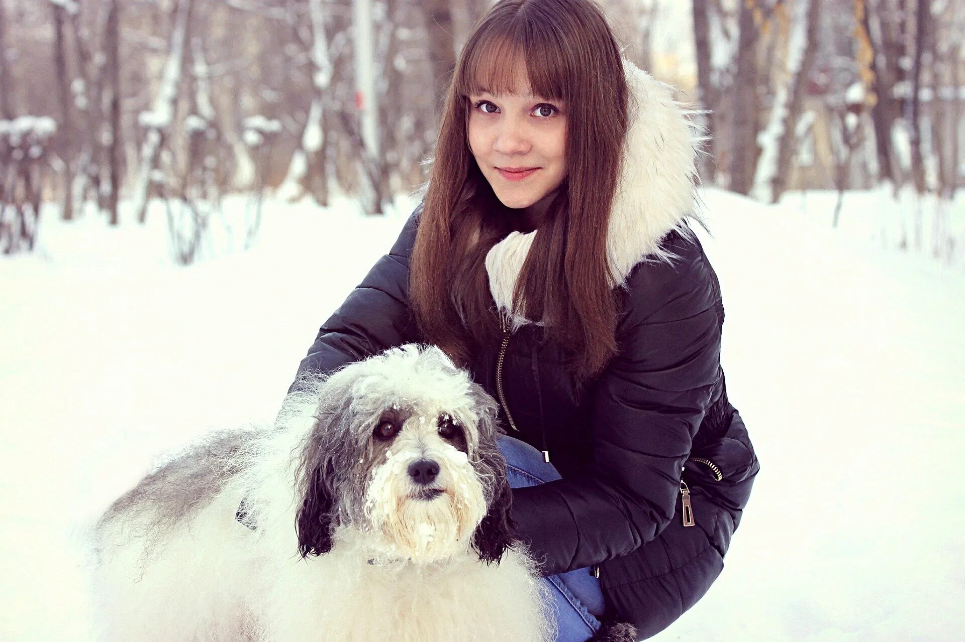 Молодые девчонки с собакой. Женщина с собакой. девочка с собакой. девушка с собакой зима. фотосессия с собакой.