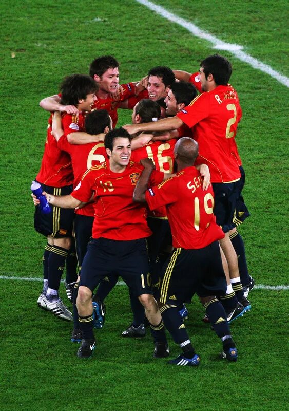 Испания 2008. Испания евро 2008. Маркос сенна сборной испании в 2008. Россия испания че 2008. Сборная испании чемпион европы 2008.