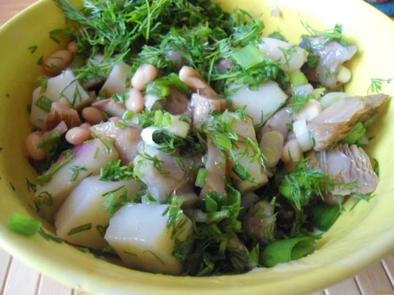 Салат с соленой скумбрией. Салат с малосольной скумбрией. салат из соленой скумбрии. салат из малосольной скумбрии. салат с соленой скумбрией рецепт.