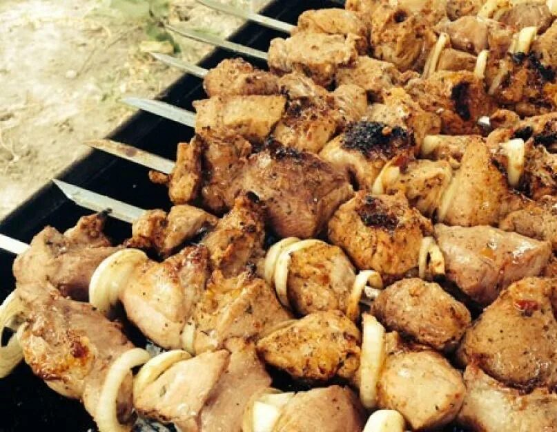 Как быстро и вкусно замариновать шашлык. Шашлык свиной &quot;сливочный&quot;. замариновать свинину для шашлыка вкусно. свинина в сливочном соусе шашлык. сливочный маринад для шашлыка из свинины.