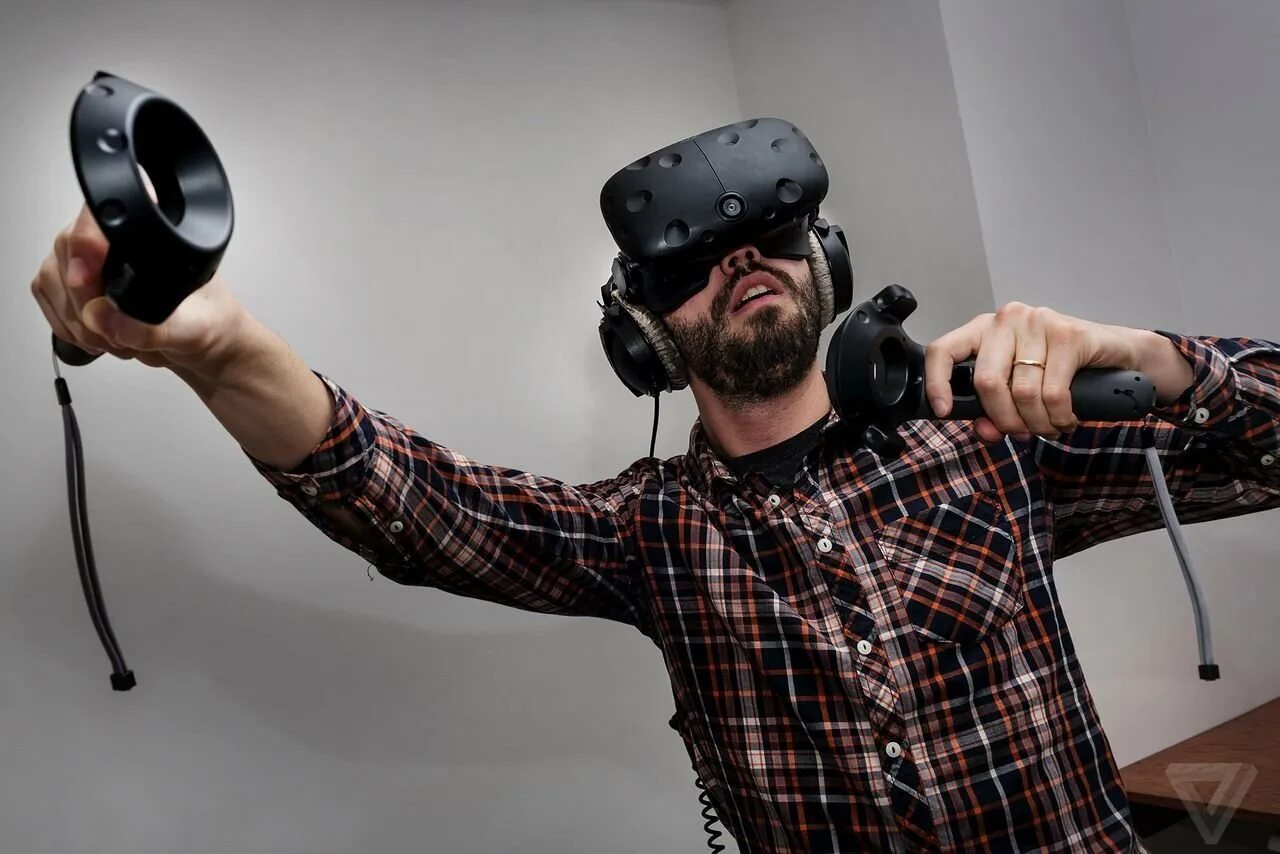 Изображение виртуальной реальности. Htc vive. игры в виртуальная реальность htc vive. человек в виртуальной реальности. vr студия.