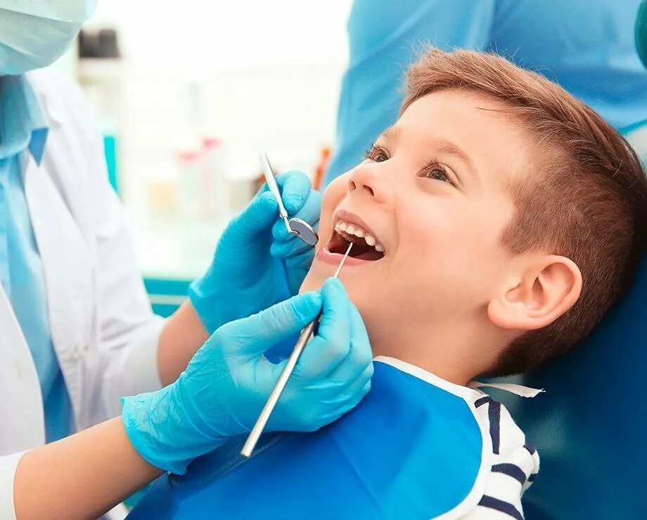 Зубной врач для детей. Стоматология дети. Ребенок у стоматолога. Детский зубной. Здоровые зубы у детей.