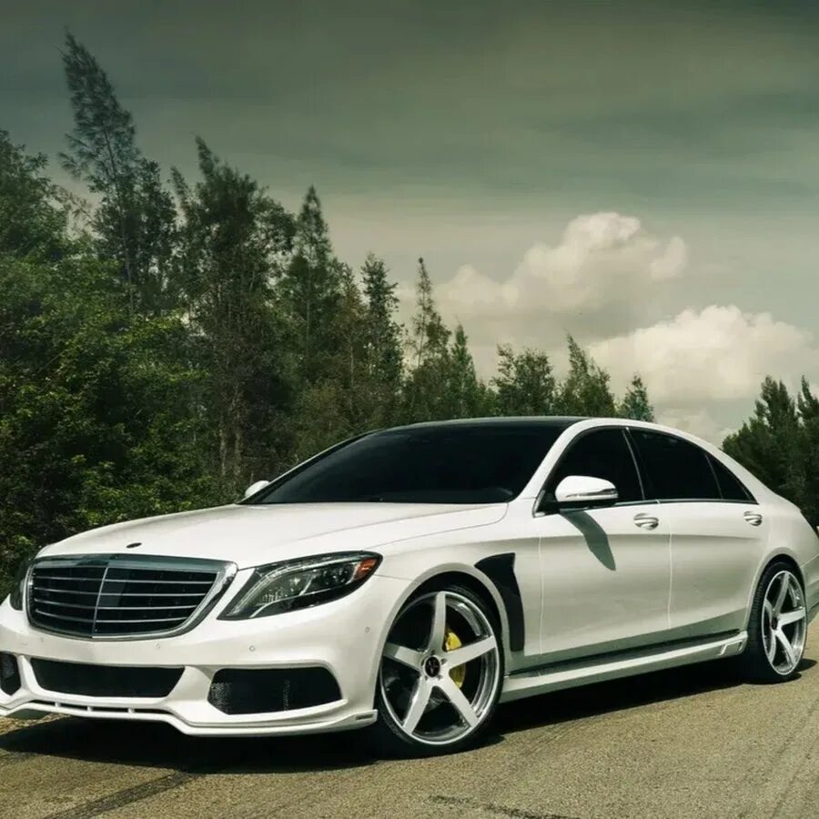 Mercedes w222. Mercedes Benz s class w222. Мерседес 222 Брабус. Mercedes Benz s63 AMG w222.