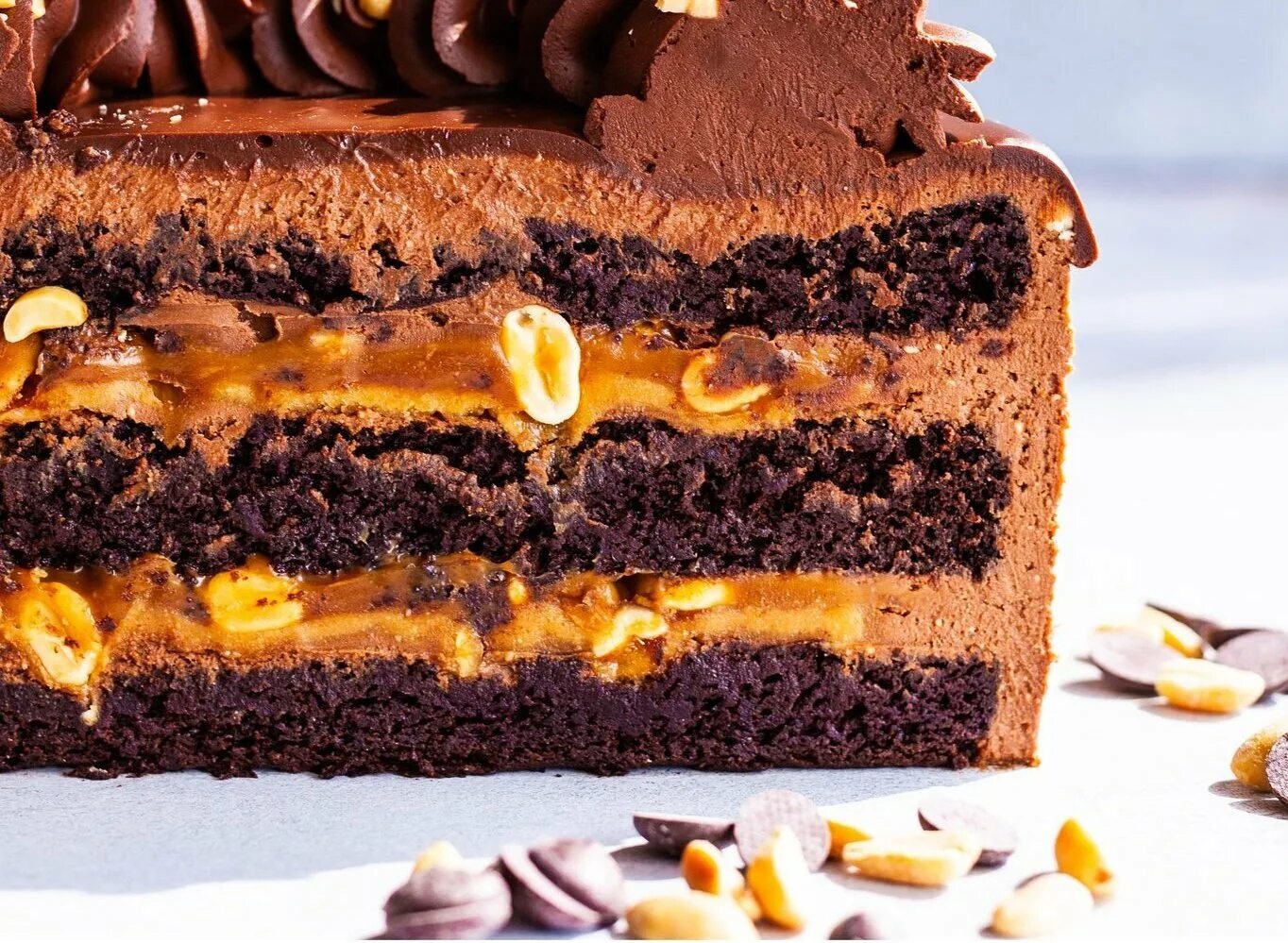Бисквитный торт Сникерс. ТОРТОДЕЛ торт Сникерс. Шоколадный торт Сникерс. Торт Сникерс Мирабелла. Начинка арахис