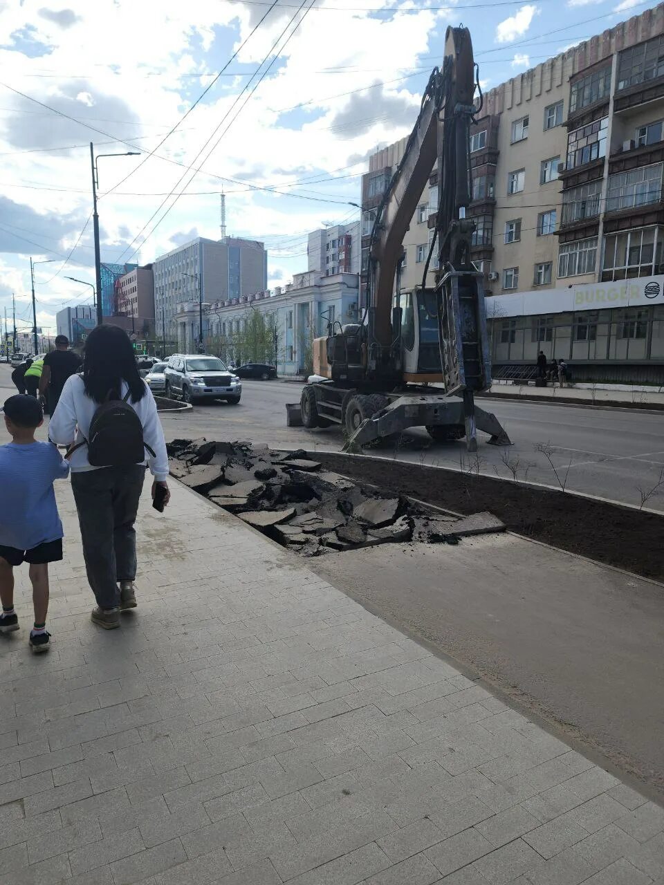 Якутск тг. Асфальт. Якутск демонтаж Ленина. Проспект Ленина 17 Якутск. Якутск асфальт Азия Чернышевского.