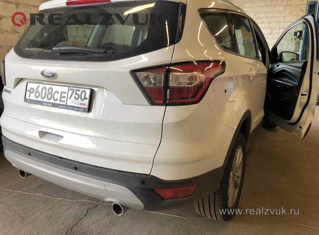 Ford Kuga парктроник. Ford Kuga задние штатный парктроник. Задний парктроник Форд Куга 2. Задний парктроник Форд Куга 2015.